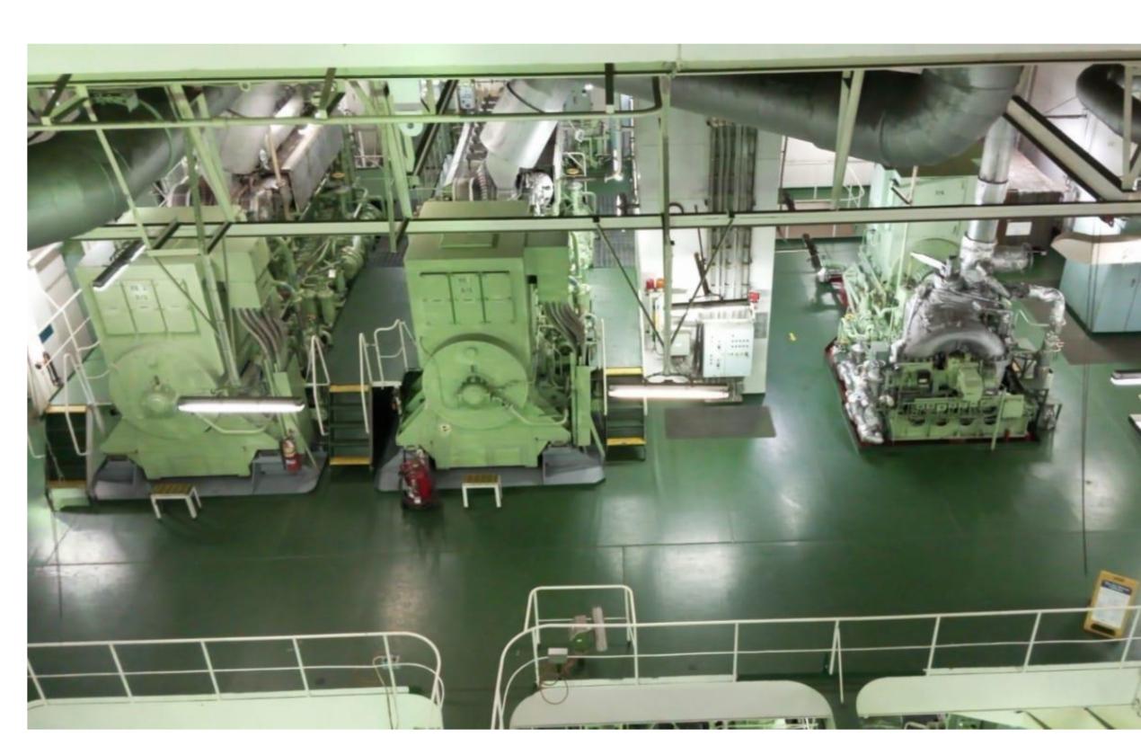 8DK32 engine other side with cylinder covers and piping